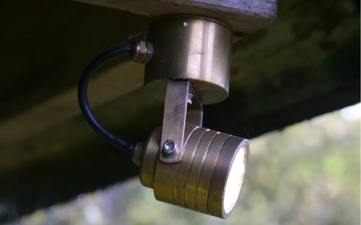 Kültéri világítás védelmi osztályai: Mit jelentenek, és miért fontosak a kültéri világítás szempontjából?